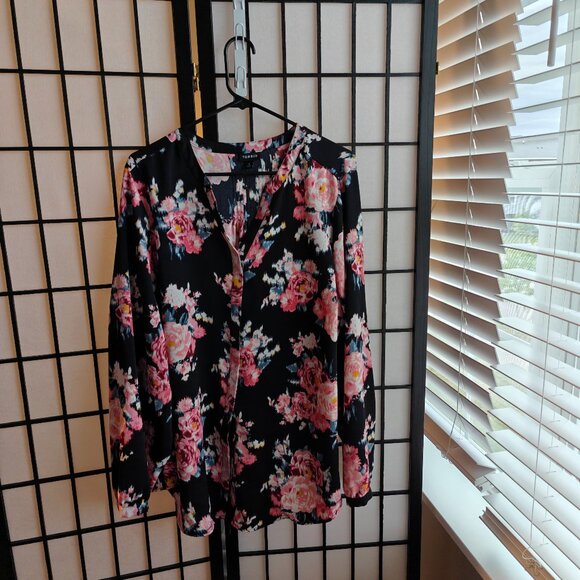 torrid Tops - Studio Crepe De Chine Button Front Long Sleeve Blouse Floral - Size XXXL